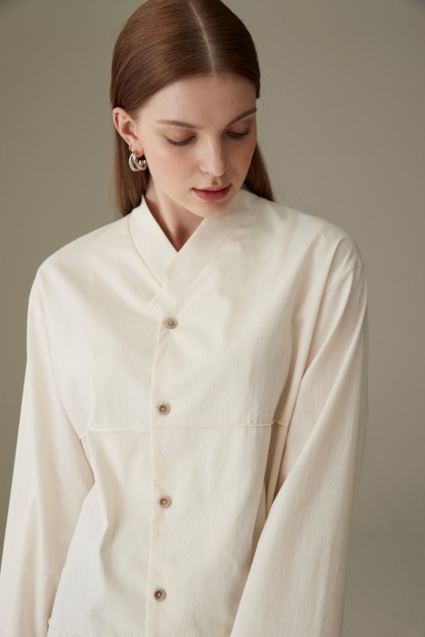 pin tuck shirt ( ivory,단독 주문 시 선발송 )