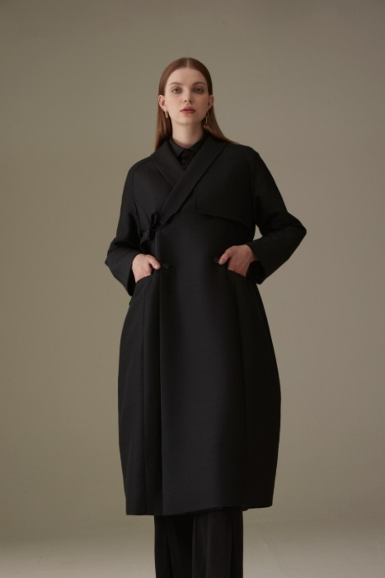 curved micado silk long coat (black)