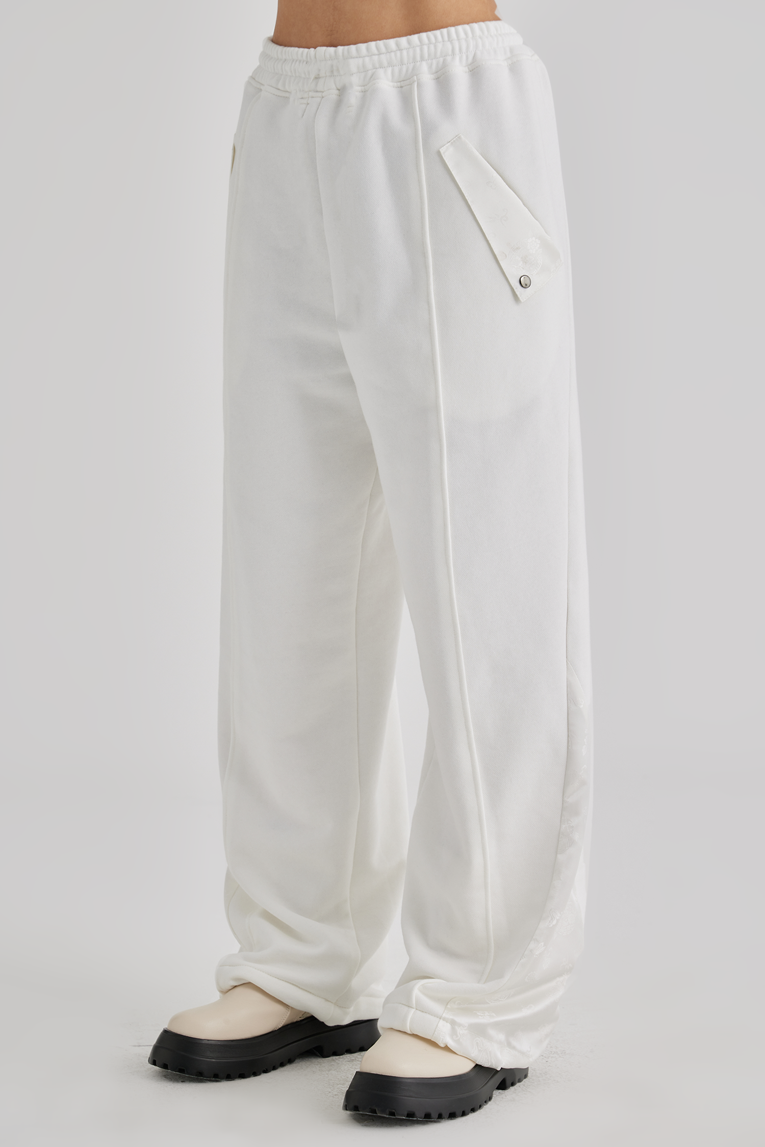 Tuck Hanbok Sweat Pants (White)