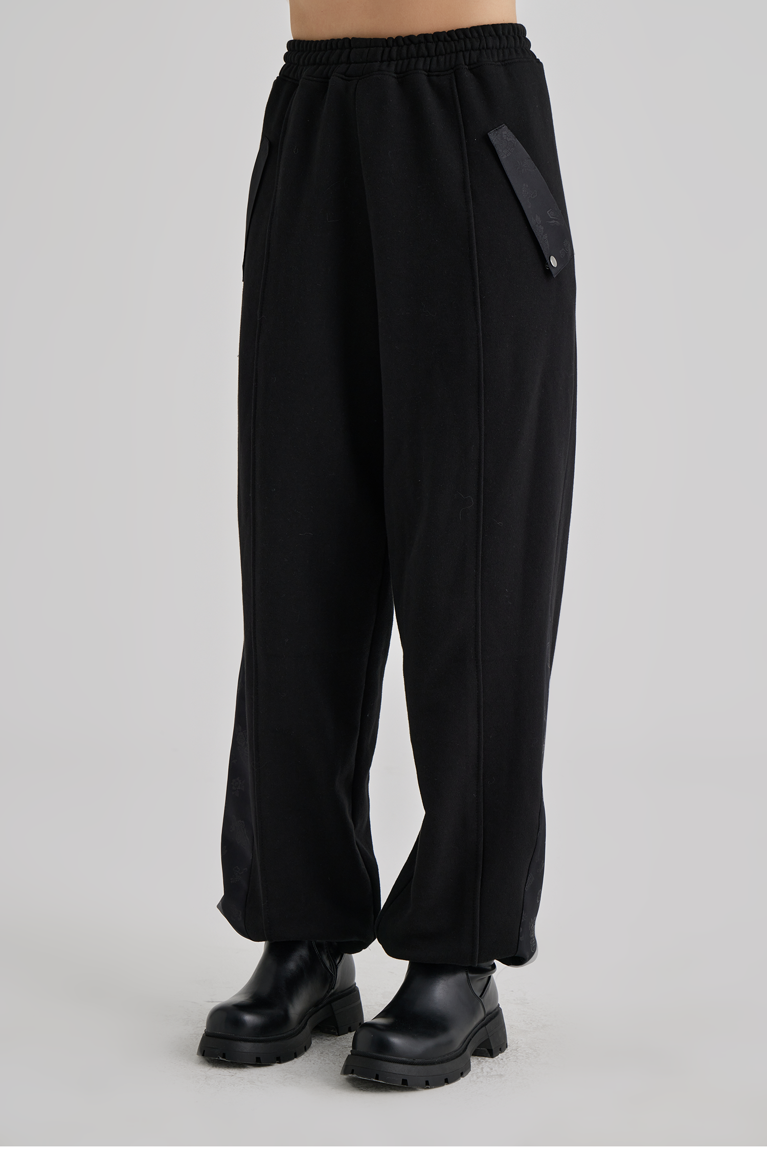 Tuck Hanbok Sweat Pants (Black)